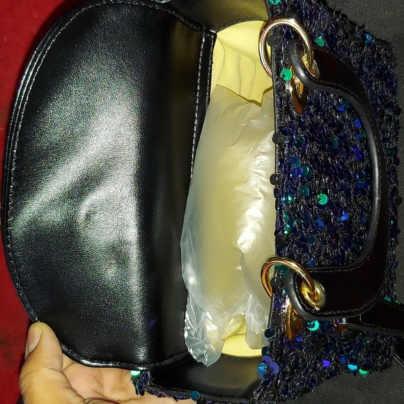 BNWOT Sequin Fashion Clutch looks blue and green when the sequins are in the sun - Picture 2 of 14